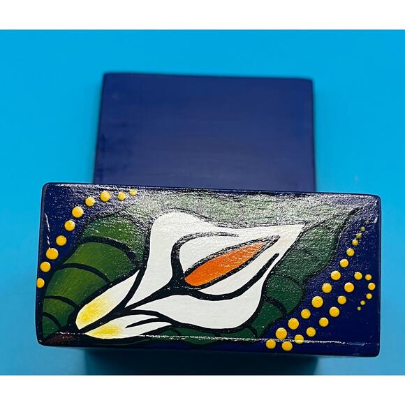 Calla Lily Hand painted Wooden Box from Venezuela Signed by Artist - Picture 6 of 6